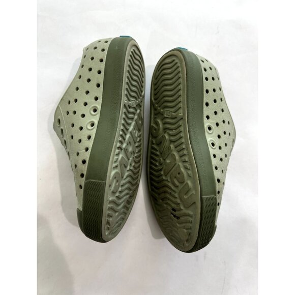 Native Jefferson Shoes in Green - Picture 3 of 5